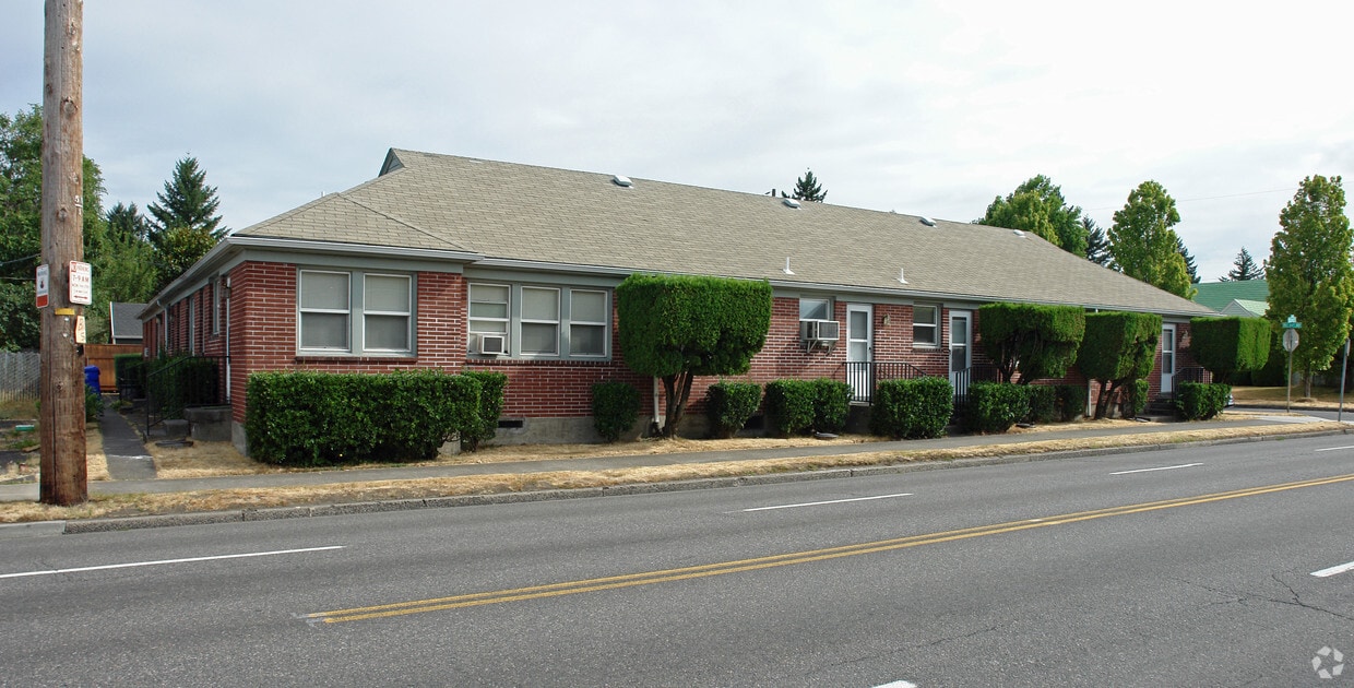 Primary Photo - 61st & Halsey