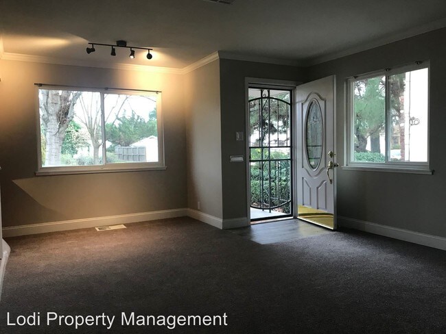 Foto del edificio - 2 br, 1 bath House - 405 S School