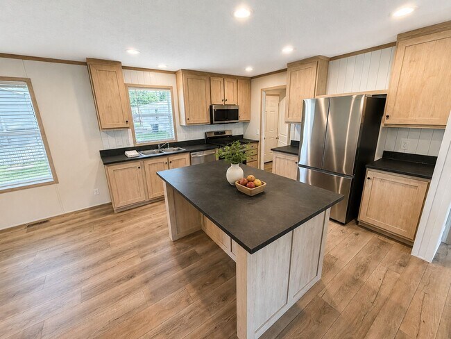 Building Photo - 5372 Lookout Ln