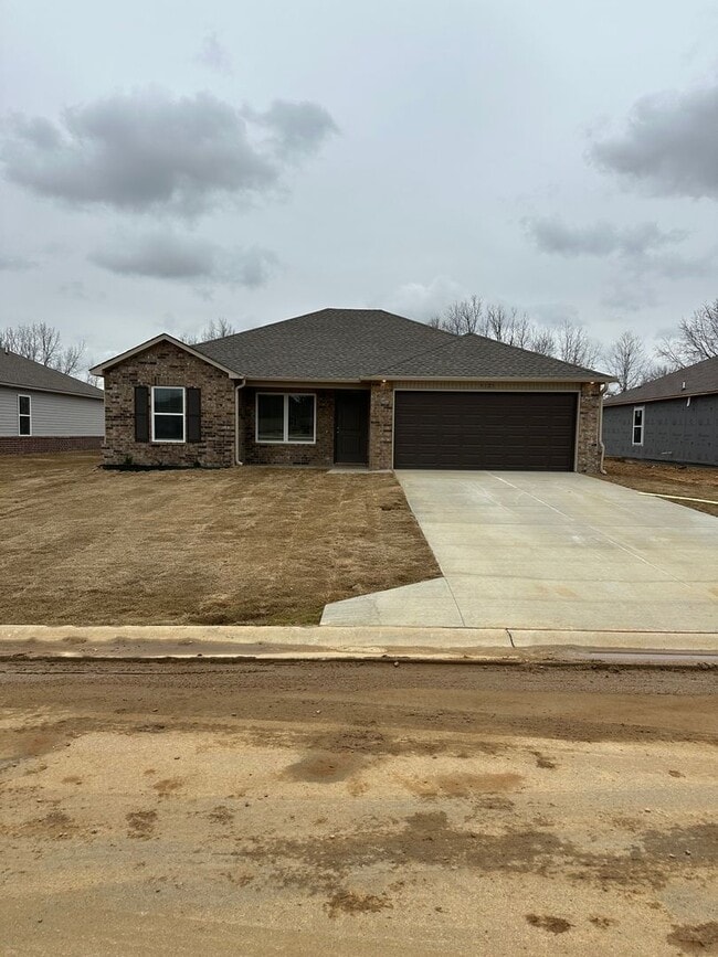 Building Photo - *LIMITED TIME OFFER* NEWER Four Bedroom | ...