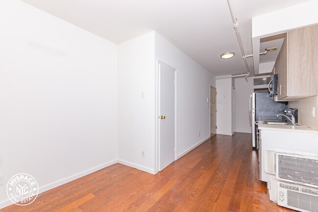 Building Photo - 1356 Dekalb Ave