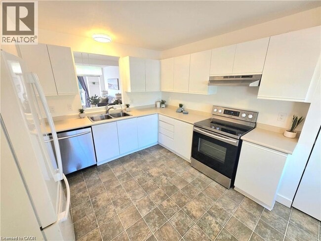 Building Photo - 26 Poplar Dr