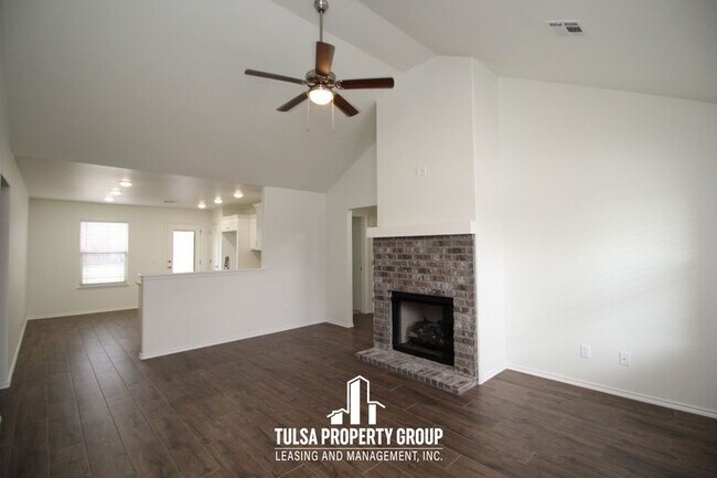 Foto del edificio - 519 W Chestnut St. Coweta OK 74429