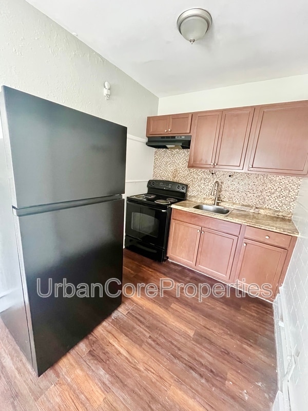 Building Photo - 216 5th Ave N