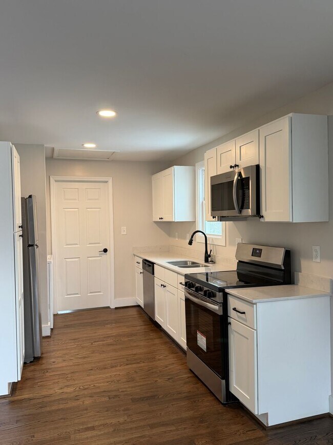 Foto del edificio - 2 Bed 1 Bath home with large backyard