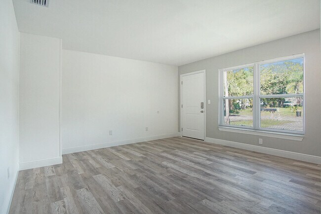 Foto del edificio - 2125 Jacobs Rd
