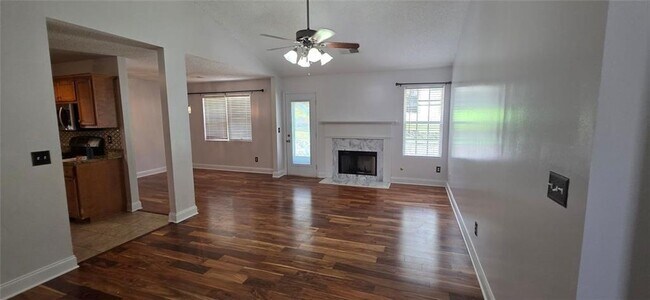 Foto del edificio - 174 Amelia Garden Way SE