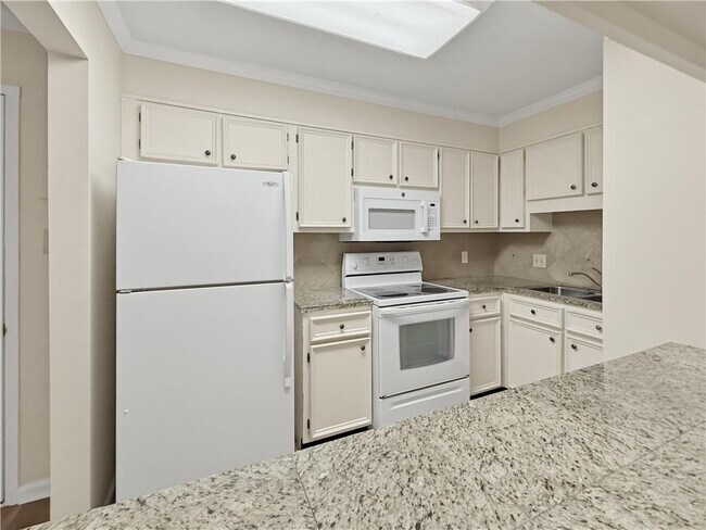 Building Photo - 475 Mount Vernon Hwy NE
