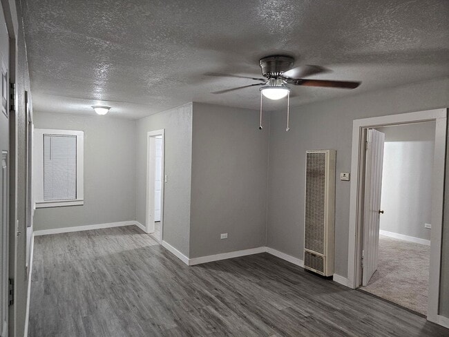 Building Photo - 1 Bedroom home for rent now!