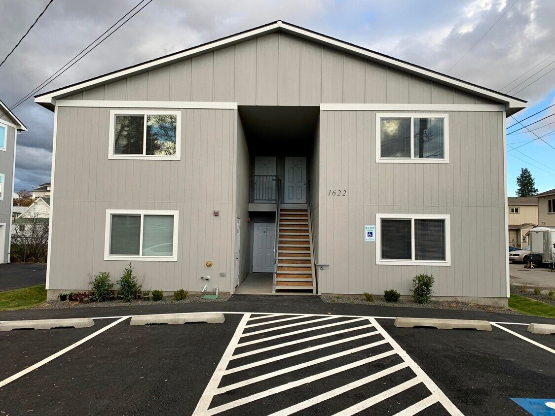 Primary Photo - 1622 E Sharp Ave
