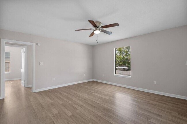 Building Photo - 10118 Norvic St