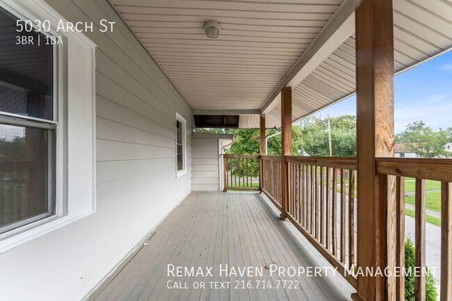Foto del edificio - 5030 Arch St. UP, Maple Heights - Spacious...