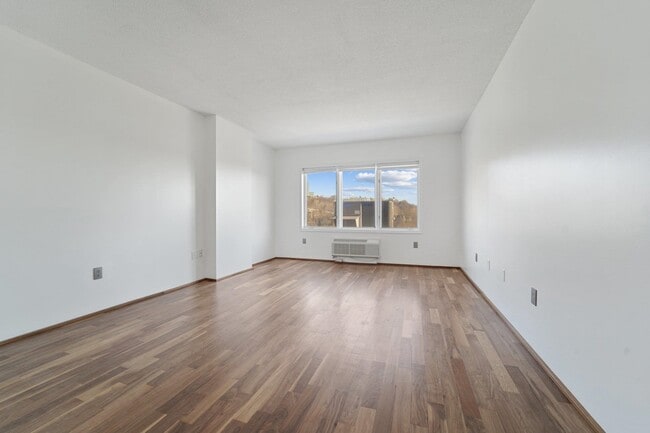 Building Photo - 1110 City Pl
