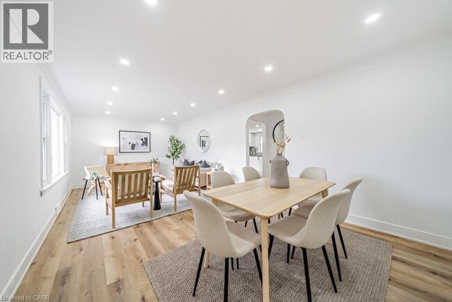 Building Photo - 14 Woodbine Ave