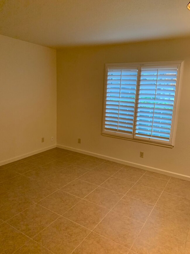 Foto del edificio - Cute 2 bedroom, 2.5 bath townhome in Folsom.