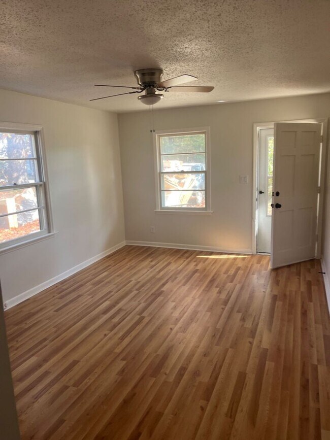 Foto del edificio - 1115 Oakwood Dr