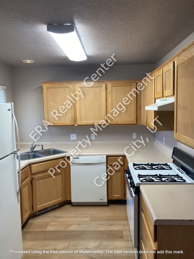 Building Photo - 3 bed, 1.5 bathroom - Two Story Twin Home