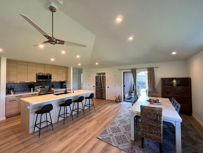 Building Photo - 3 Bedrooms ~ Fully Furnished with Ocean Views
