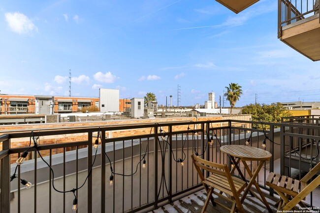 Foto del edificio - 1 Bed 1 Bath Condo located in Southtown