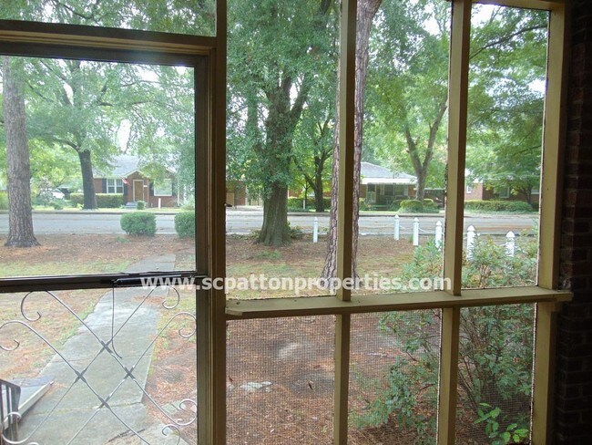 Building Photo - Rosewood Triplex