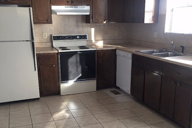 Kitchen - 262 Dogwood Rd
