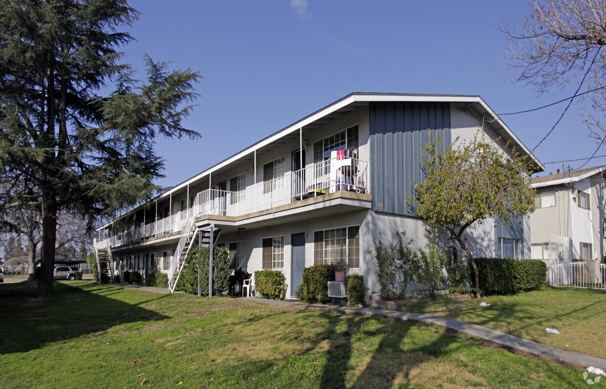 Primary Photo - 10380 Vernon Ave