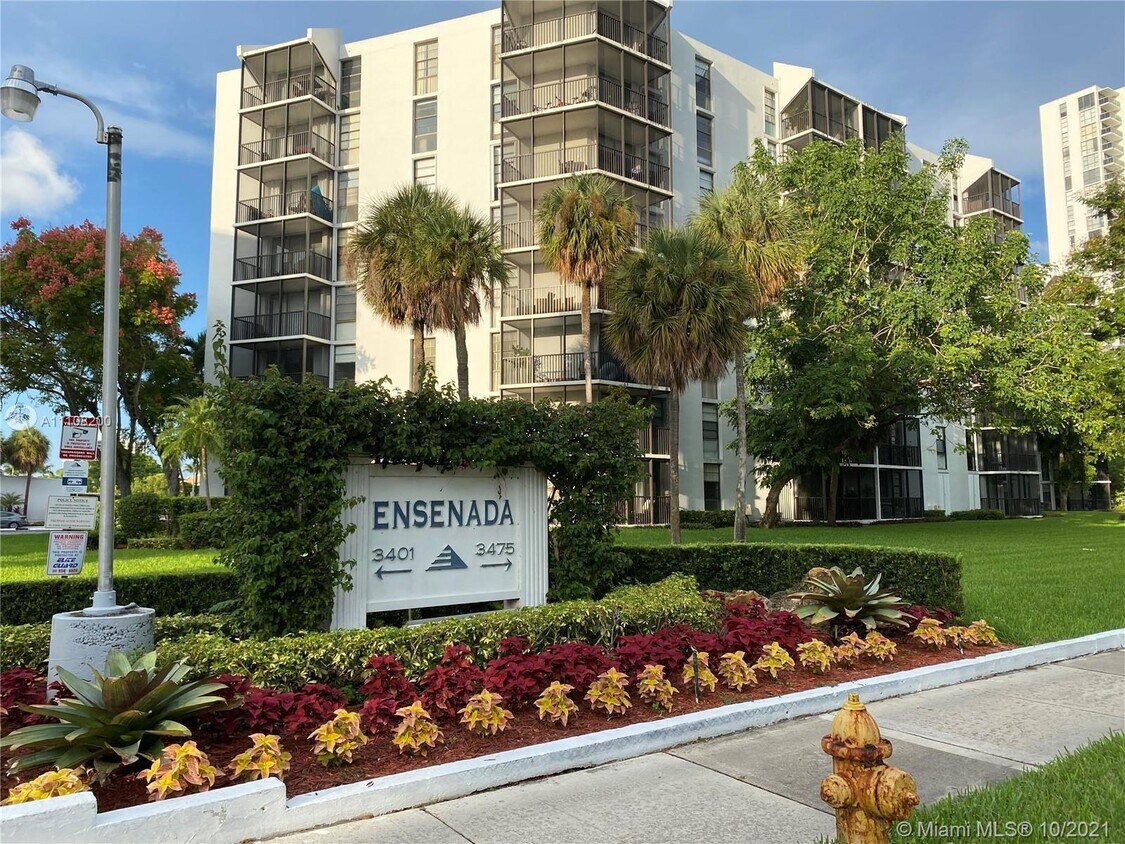 Foto principal - 3401 N Country Club Dr
