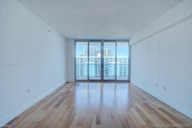 Foto del edificio - 2 br, 2 bath Condo - 7601 E Treasure Dr Ste 9
