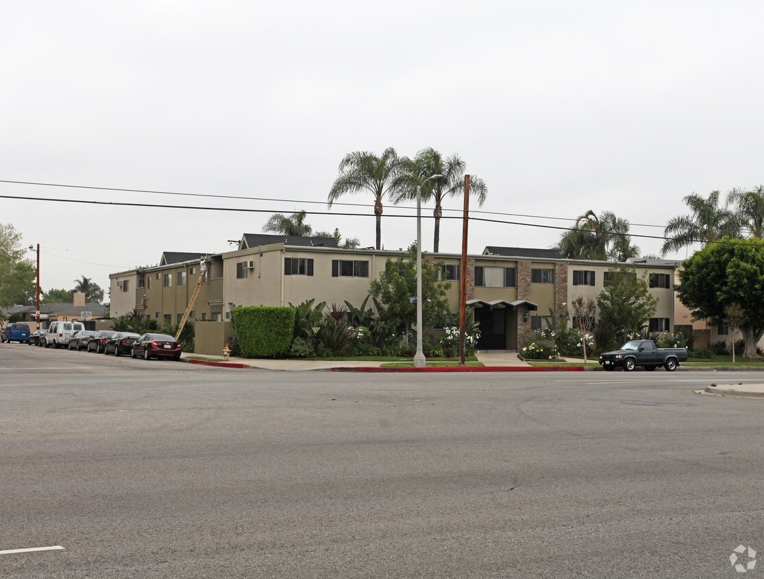 Primary Photo - 10150 Sepulveda Blvd
