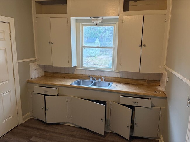 Building Photo - Gorgeous 2 Bedroom Home in Sunset Acres