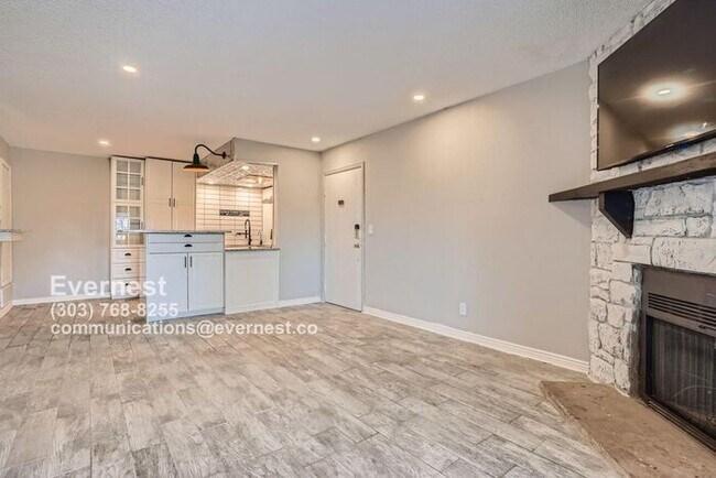 Building Photo - Stylish One-Bedroom Condo in Prime Denver ...