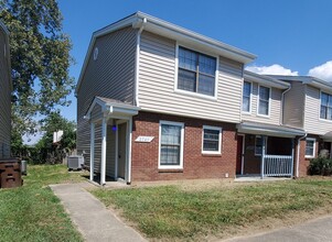 Building Photo - 2745 Brookshire Ln