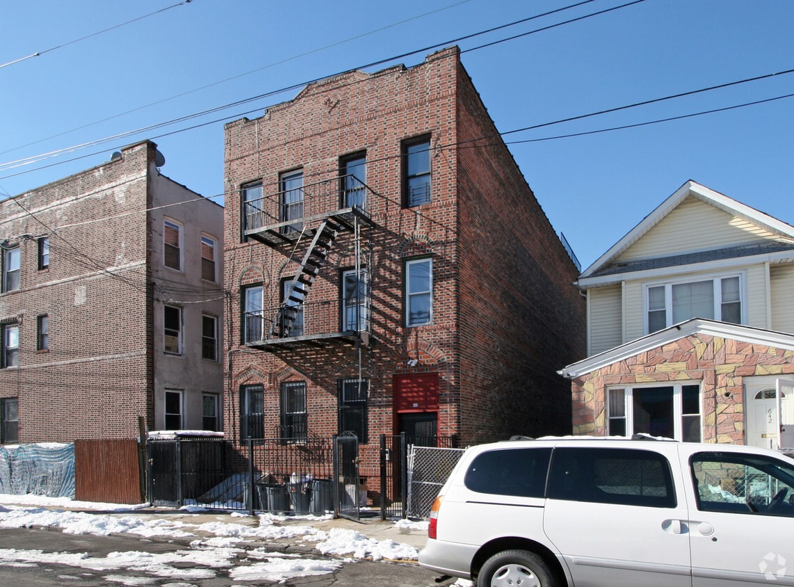 Building Photo - 648 Logan St