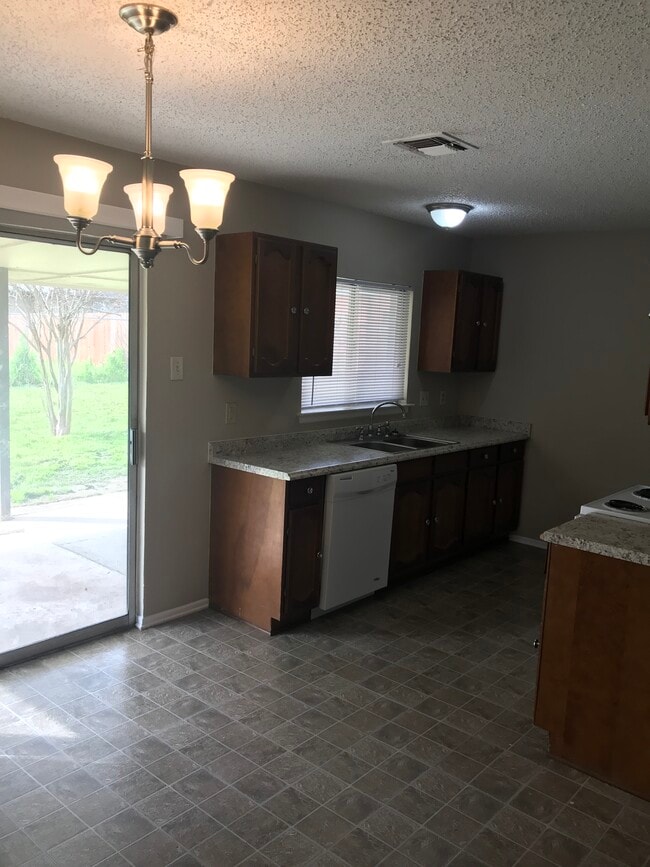 Building Photo - 5910 Lubbers Way