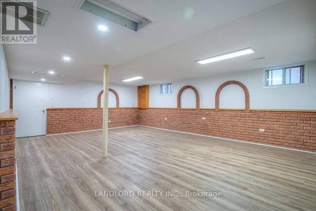 Building Photo - 15 Arkona Dr