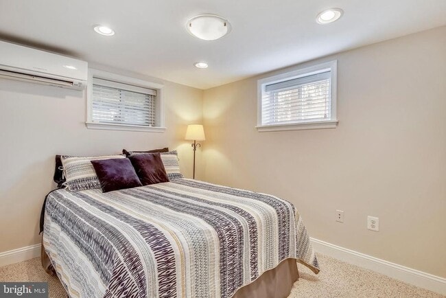 Photo - 905 Quackenbos St NW House