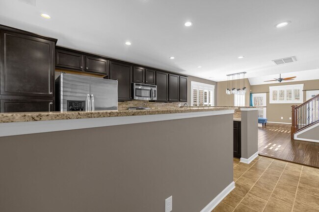 Building Photo - 3 Bedroom, 2 1/2 Bathroom End Unit Townhome in Greensboro