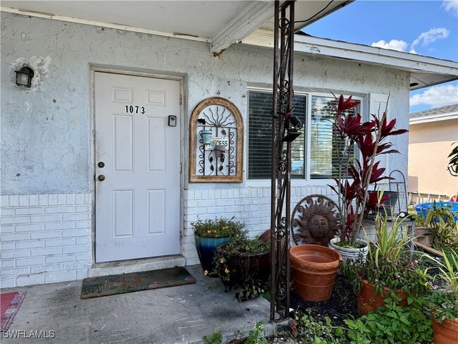 Building Photo - 1073 San Remo Ave