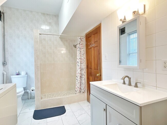 Foto del edificio - 1343 W 18th St
