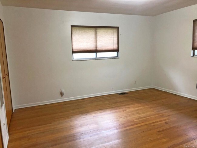 Building Photo - 5505 Antoinette Dr