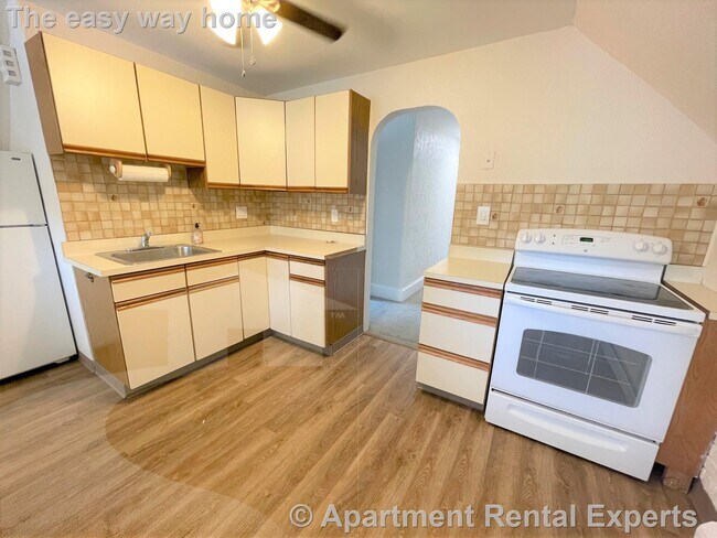 Building Photo - Medford/Tufts 1+ Bedroom for $2000.00
