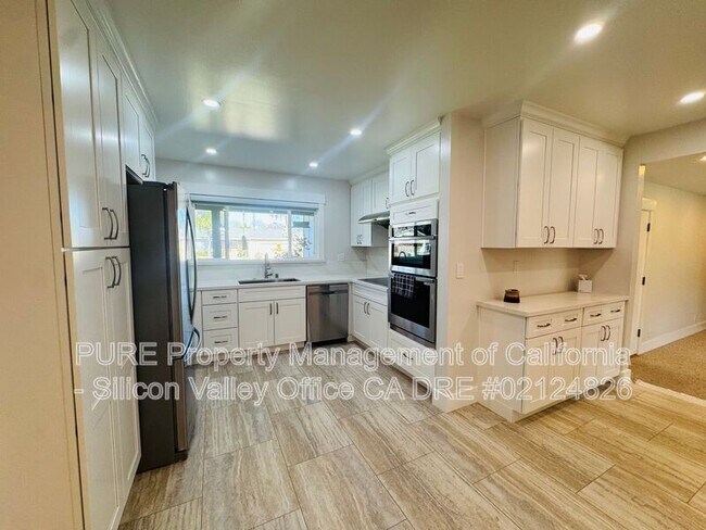 Foto del edificio - 3754 Compton Ln