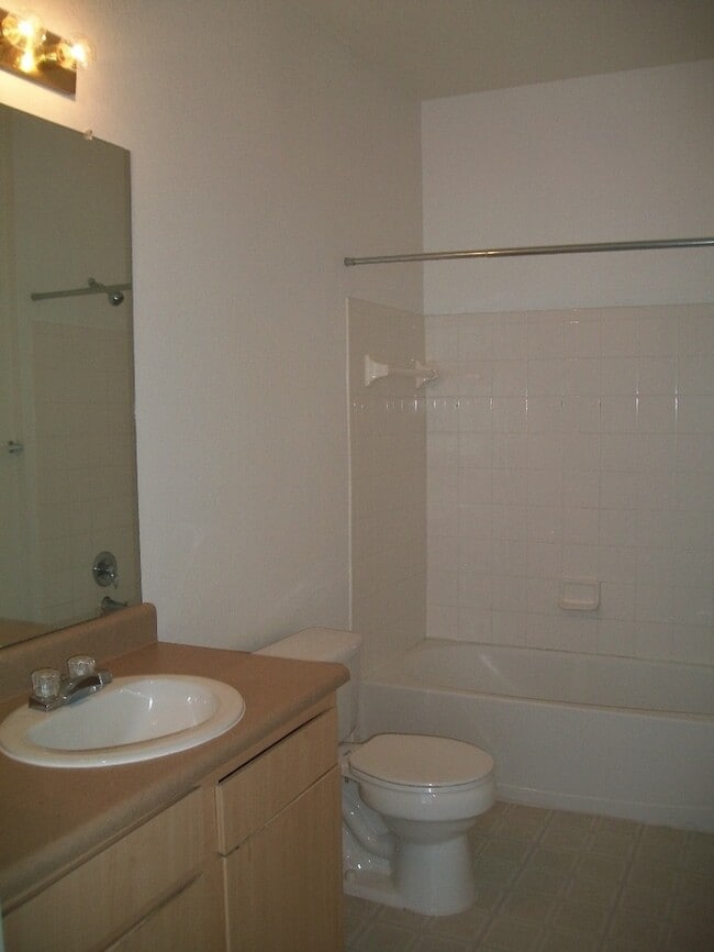 Building Photo - 2000 Erving Cir