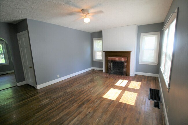 Building Photo - Pensacola Park located close to UK and Sou...
