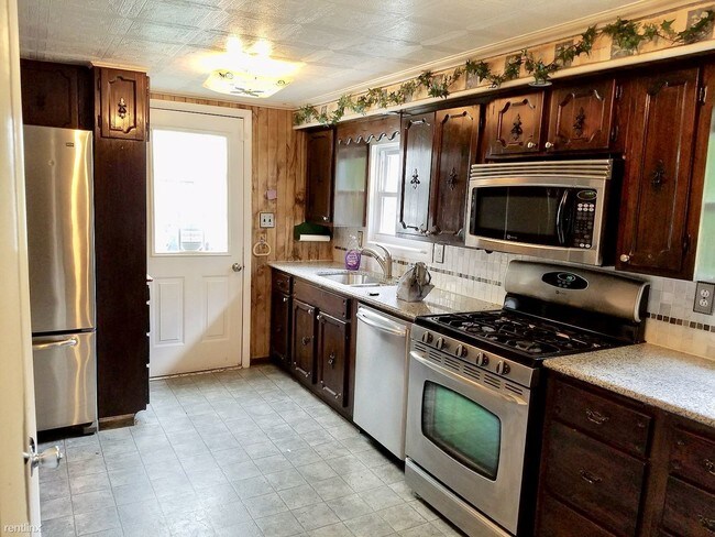 Foto del edificio - 3 br, 2.5 bath House - 836 Waterton Rd