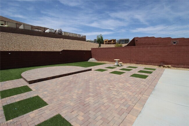 Foto del edificio - 5479 Atrium Woods Ln