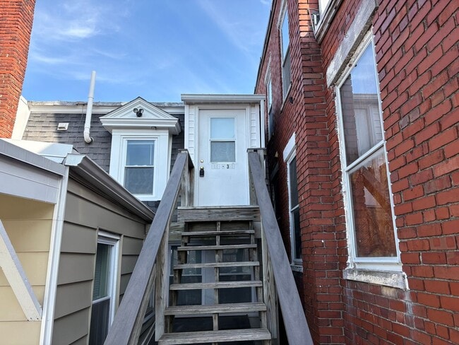 Building Photo - 114 S Market St