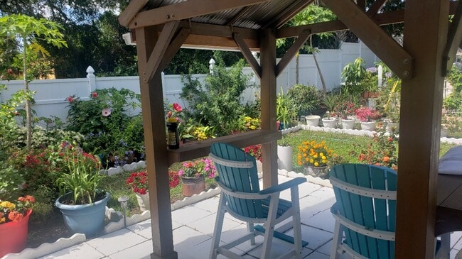 Photo - 486 Pinewood St House