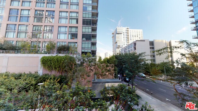 Foto del edificio - 1155 S Grand Ave