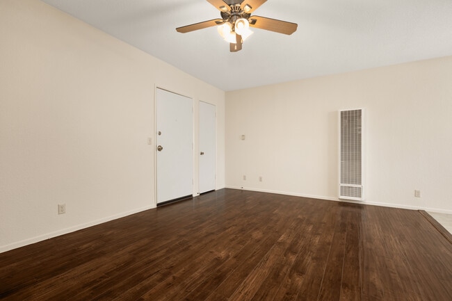 Living Room - 7013 Haskell Ave